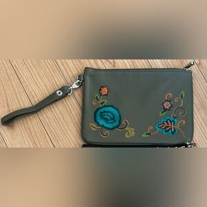 ThirtyOne wristlet - green